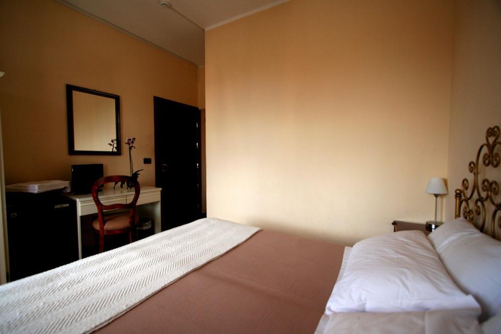 Hotel Adria & Resort Toscolano Maderno Room photo
